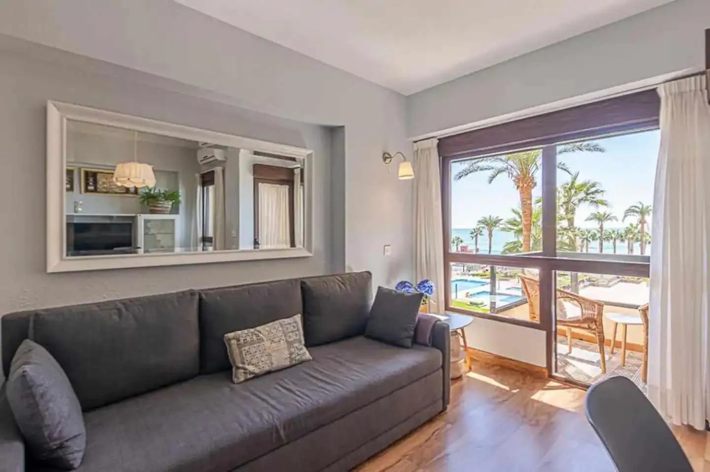 Encantador apartamento en primera línea de playa Benalmádena